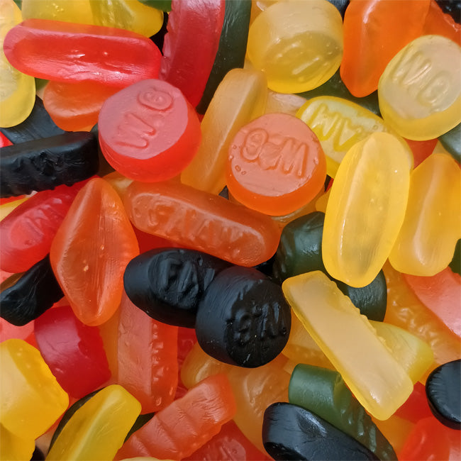 frisia english winegums snoepjes, kleurrijke kroontjes en ruitjes, chewy fruitmix