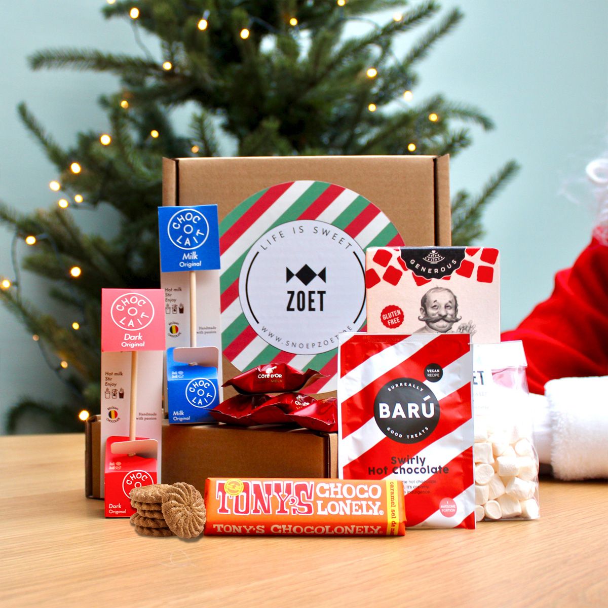 Hot Chocolate Kit met chocoladesticks, marshmallows, koekjes en feestelijke kerstverpakking