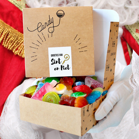 snoepdoosje sinterklaas gevuld met mix van zoete en zure snoepjes, sticker groetjes van sint en piet