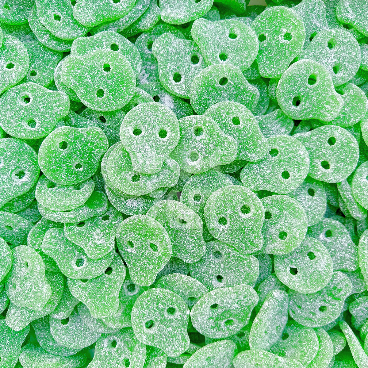 Deze kleurrijke skulls combineren een intense fruitige kern met een zure coating die zorgt voor een stevige prikkeling op de tong. Zacht van textuur, krachtig van smaak en opvallend van vorm. Bovendien zijn ze vegan en zonder gelatine. Ideaal voor wie houdt van zuur met karakter.
